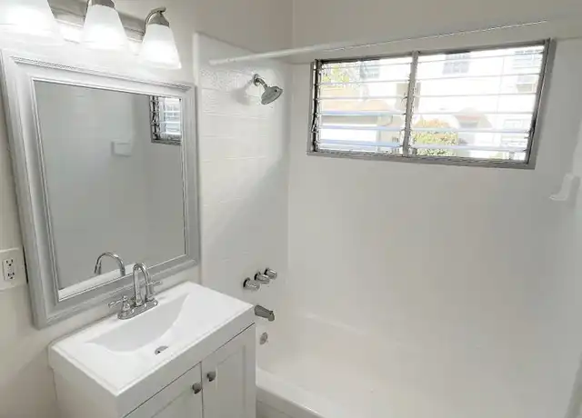 Property at 12017 Albers St, Valley Village, CA, 91607, 1 bed, 1 bath, [object Object]
