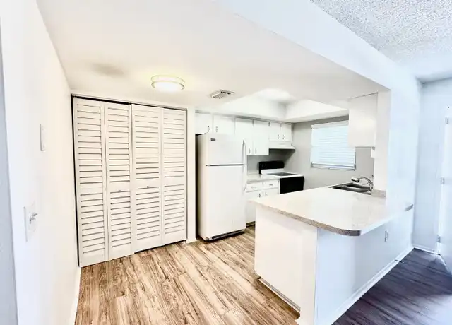 Property at 9250 Blind Pass Rd Unit 3, St Pete Beach, FL, 33706, 1 bed, 1 bath, [object Object]