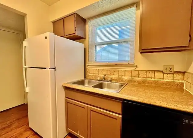 Property at 410 Bryan St Unit 14, Denton, TX, 76201, 1 bed, 1 bath, [object Object]