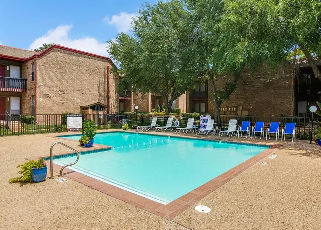 Photo of 1721 Teasley Ln, Denton, TX 76205