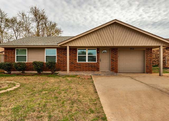 Photo of 722 W Perry Dr, Mustang, OK 73064