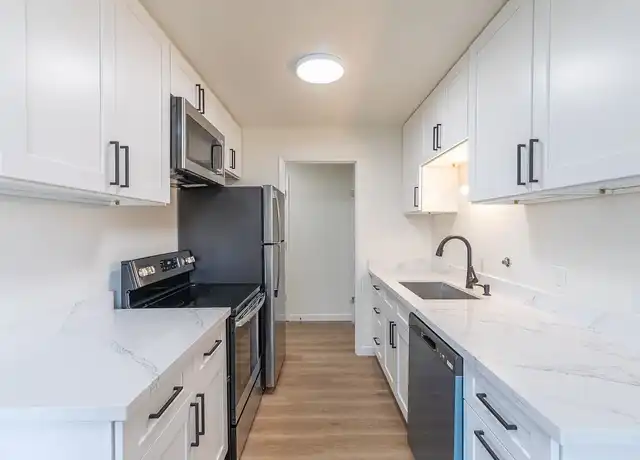 Property at White Heather Apartments - 12556 15th Ave NE, Seattle, WA, 98125, 1 bed, 1 bath, [object Object]