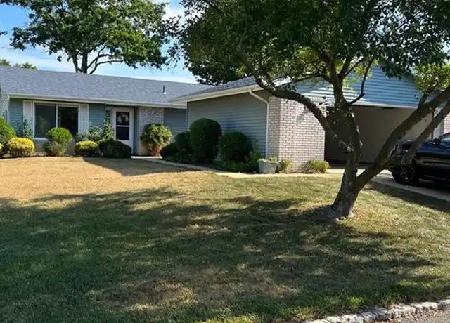 Property at 402 Metuchen Dr, Monroe Township, NJ, 08831, 3 beds, 2 baths, [object Object]