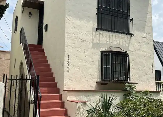Property at 1306 S Mansfield Ave Unit 1306 1/2, Los Angeles, CA, 90019, 0 beds, 1 bath, [object Object]