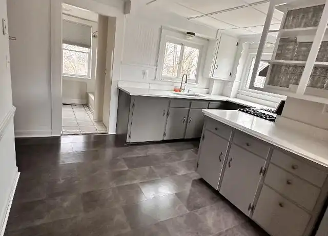Property at 55 Main St, Kingston, MA, 02364, 2 beds, 1 bath, [object Object]