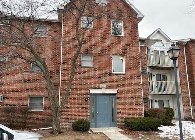 Photo of 1343 Cunat Ct Unit 3F, Lake in the Hills, IL 60156