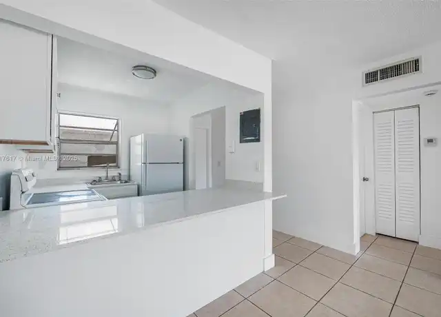 Property at 405 W 11th St Unit 11, Hialeah, FL, 33010, 2 beds, 1 bath, [object Object]