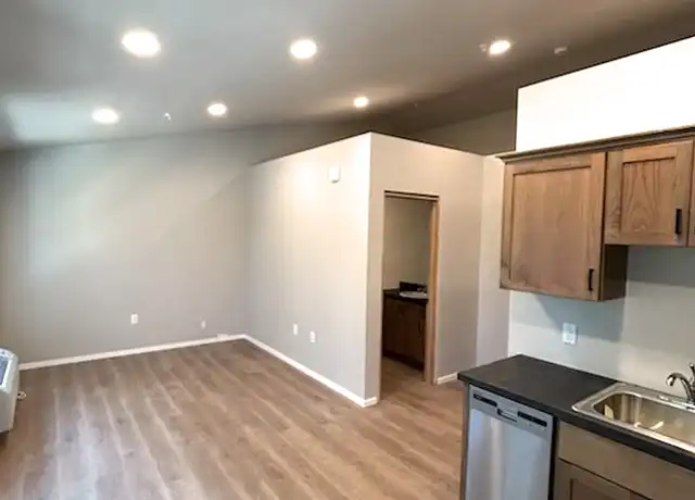 Property at 110 SE Handley St Unit 303, McMinnville, OR, 97128, 1 bed, 1 bath, [object Object]