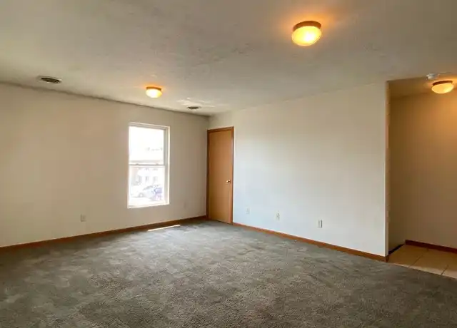 Property at 265 Woodridge Ct Apt B, Goshen, IN, 46528, 3 beds, 1 bath, [object Object]