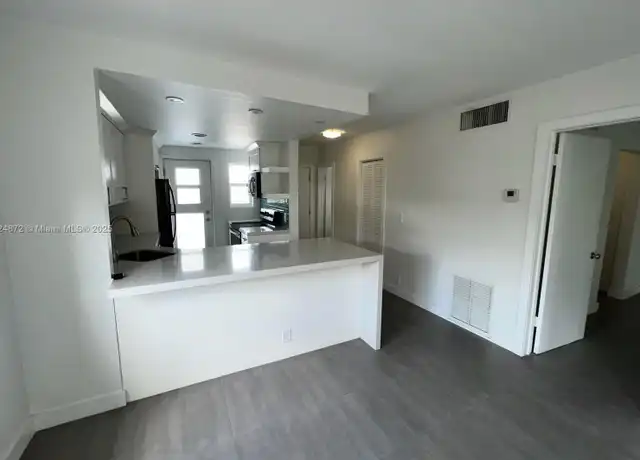 Property at 240 Galen Dr #304, Key Biscayne, FL, 33149, 1 bed, 1.5 baths, [object Object]
