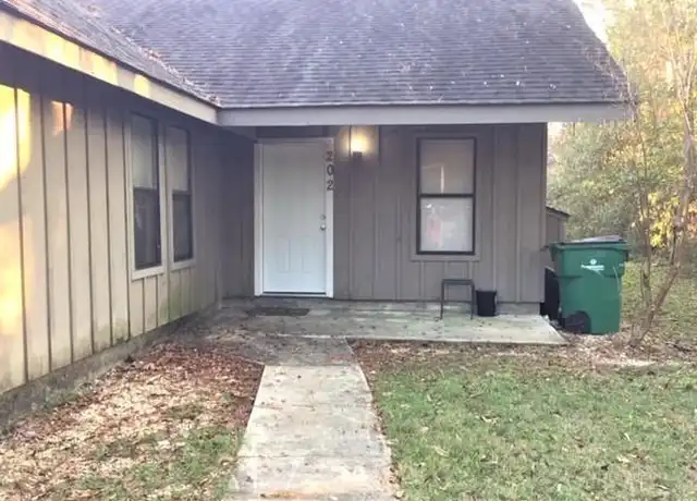 Property at 202 Pear St, Covington, LA, 70433, 3 beds, 2 baths, [object Object]