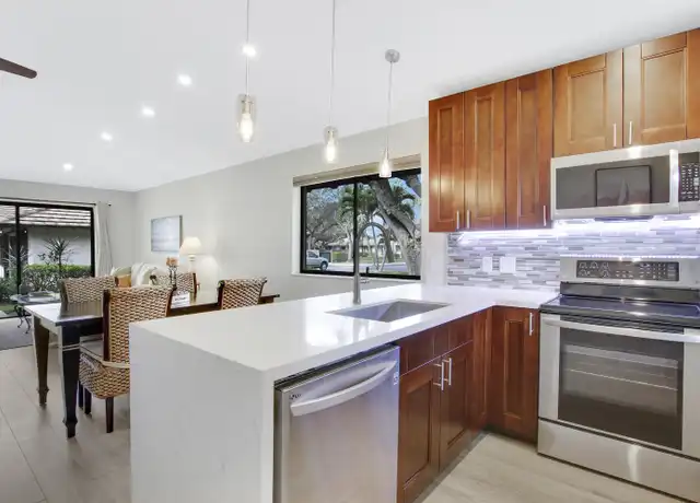 Property at 533 Club Dr, Palm Beach Gardens, FL, 33418, 2 beds, 2 baths, [object Object]