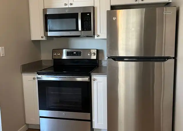 Property at 111 10th St SE #7, Auburn, WA, 98002, 1 bed, 1 bath, [object Object]