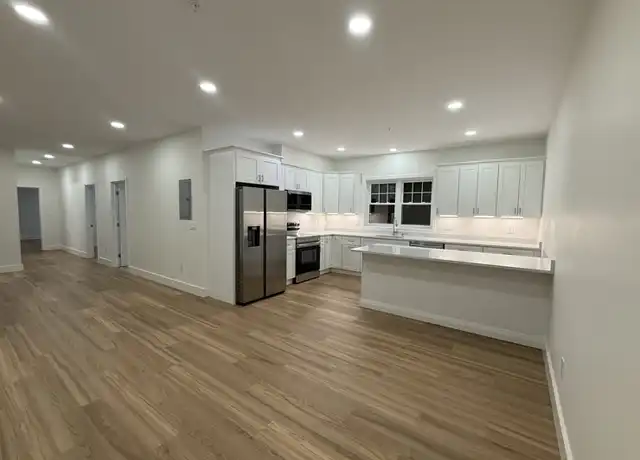 Property at 124 Abbott St Unit 302, Lawrence, MA, 01843, 3 beds, 2 baths, [object Object]