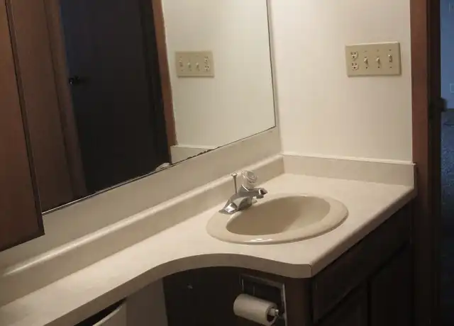 Property at 325 W 9th St Unit B, New Richmond, WI, 54017, 2 beds, 1 bath, [object Object]