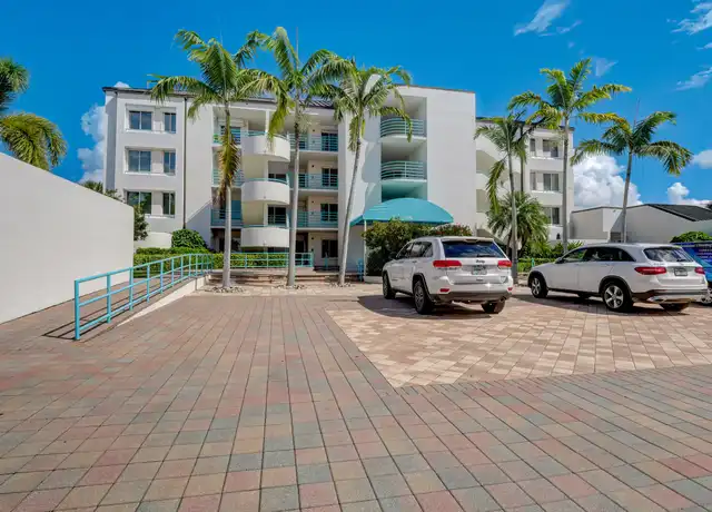Property at 255 Park Shore Dr Unit 3-322, Naples, FL, 34103, 2 beds, 2 baths, [object Object]