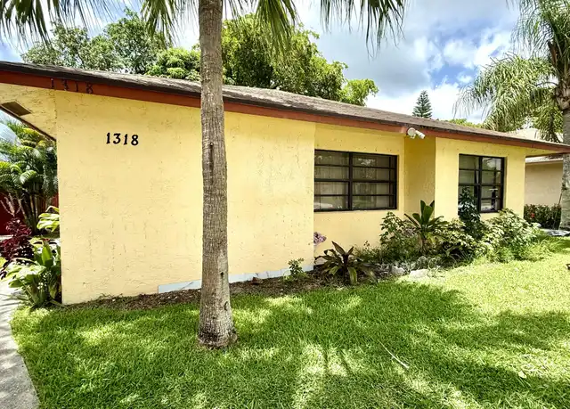 Property at 1318 Summit Run Cir, West Palm Beach, FL, 33415, 4 beds, 2 baths, [object Object]
