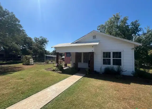 Property at 1015 Zunker St, Seguin, TX, 78155, 2 beds, 1 bath, [object Object]