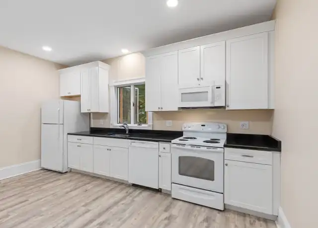 Property at 62 Highland St Unit 1, Amesbury, MA, 01913, 4 beds, 1 bath, [object Object]