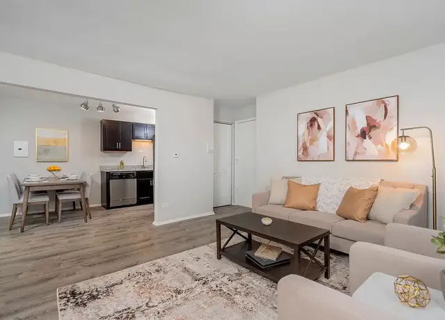 Photo of 725 W Bode Cir, Hoffman Estates, IL 60169