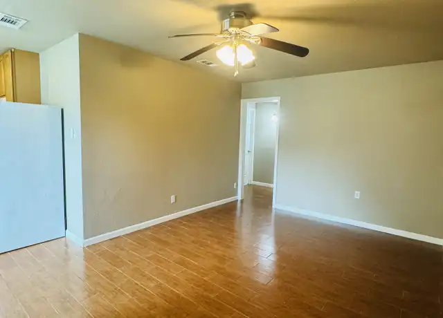 Property at 2413 Cuney Ct Unit 332, Silsbee, TX, 77656, 3 beds, 1 bath, [object Object]
