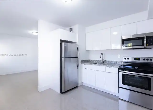 Property at 13251 Memorial Hwy Unit 11, Miami, FL, 33161, 2 beds, 1 bath, [object Object]