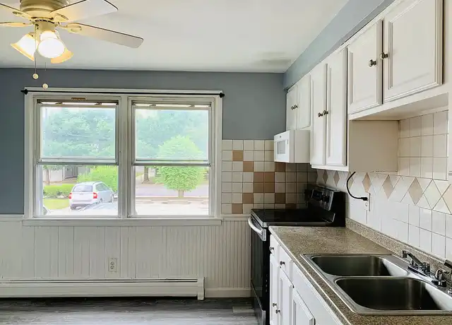 Property at 29 Woodbine St, Pawtucket, RI, 02860, 2 beds, 1 bath, [object Object]