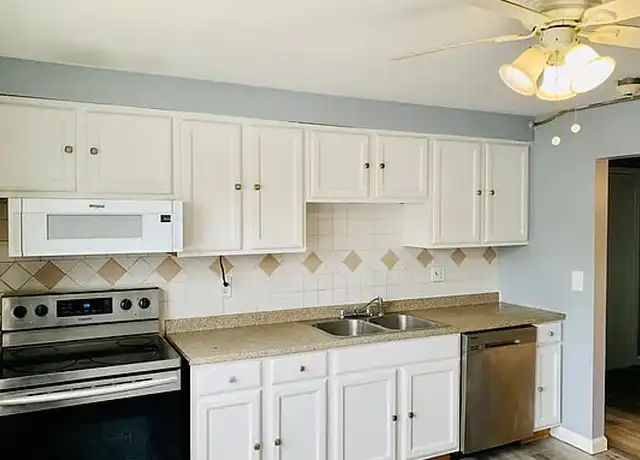 Property at 29 Woodbine St, Pawtucket, RI, 02860, 2 beds, 1 bath, [object Object]