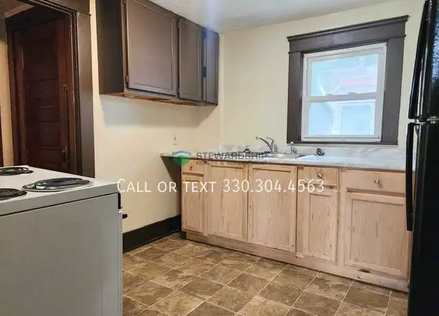 Property at 897 Avon St Unit Up, Akron, OH, 44310, 2 beds, 1 bath, [object Object]