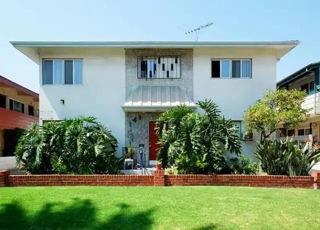 Property at 141 N Hamilton Dr, Beverly Hills, CA, 90211, 0 beds, 1 bath, [object Object]
