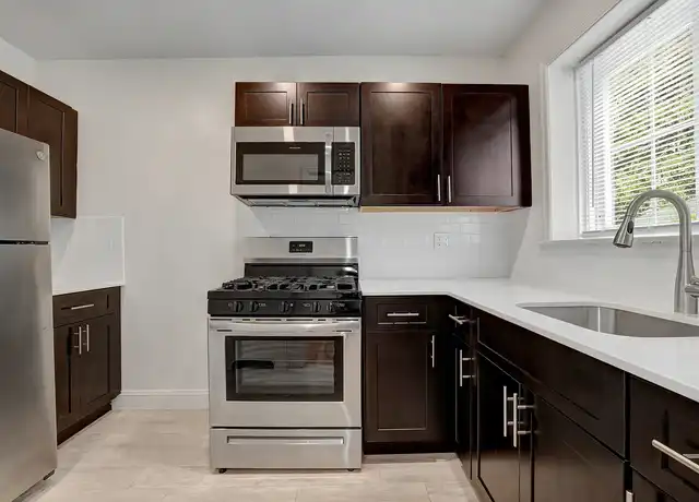 Property at Mayflower Apartments - 335 E Ridgewood Ave, Ridgewood, NJ, 07450, 1 bed, 1 bath, [object Object]