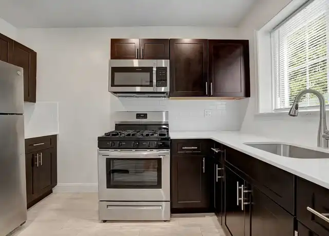 Property at Mayflower Apartments - 335 E Ridgewood Ave, Ridgewood, NJ, 07450, 1 bed, 1 bath, [object Object]