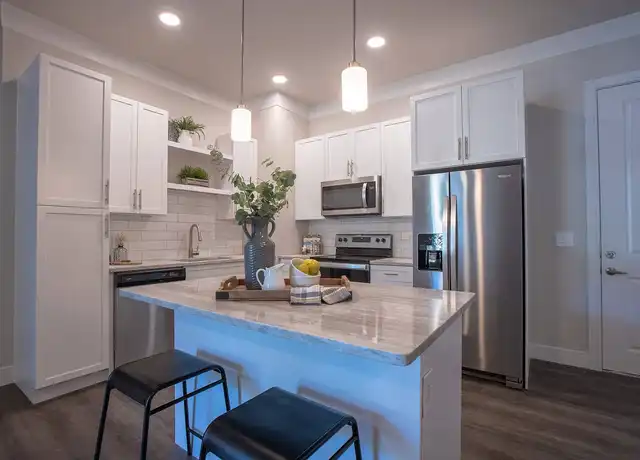 Property at The Elle on Lockwood - 226 E Lockwood Ave, Saint Louis, MO, 63119, 0-2 beds, 1-2 bath, [object Object]