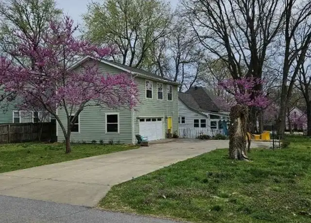 Property at 305 SE B St, Bentonville, AR, 72712, 2 beds, 1 bath, [object Object]