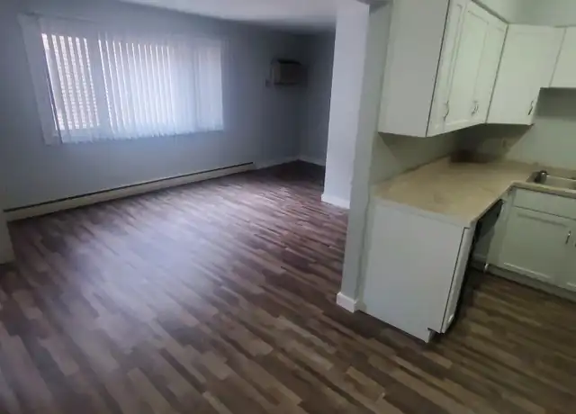 Property at 921 7th St S Unit 8, La Crosse, WI, 54601, 2 beds, 1 bath, [object Object]