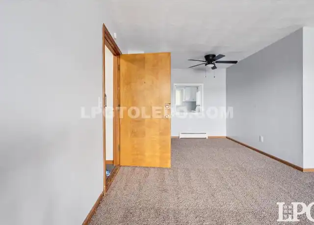 Property at 3330 Arlington Ave Unit 6, Toledo, OH, 43614, 2 beds, 1 bath, [object Object]