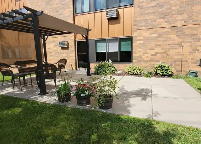 Property at Lakeside Manor Apartments - 100 Central Ave SW, Chisholm, MN, 55719, 1 bed, 1 bath, [object Object]