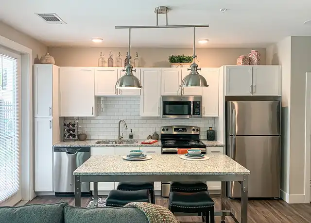 Property at Delaneaux Apartments - 1325 Annunciation St, New Orleans, LA, 70130, 1-2 bed, 1-2 bath, [object Object]