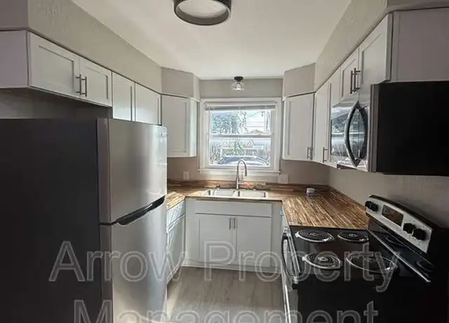Property at 704 N 26th St Unit 1, Lincoln, NE, 68503, 2 beds, 1 bath, [object Object]