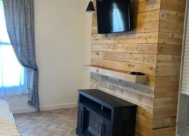 Property at 709 N Street Vrain St #5, El Paso, TX, 79902, 1 bed, 1 bath, [object Object]