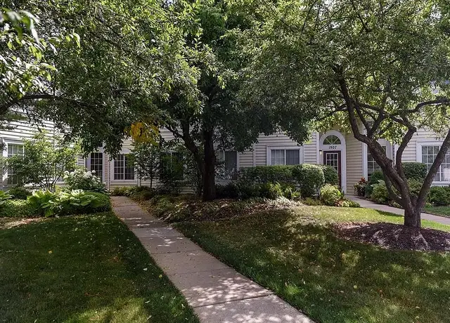 Photo of 1900 Windsong Dr, Schaumburg, IL 60194