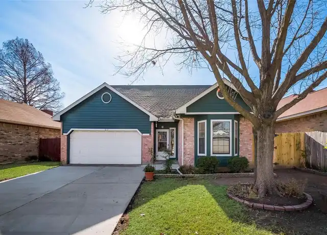 Property at 812 Melville Dr, Arlington, TX, 76015, 3 beds, 2 baths, [object Object]