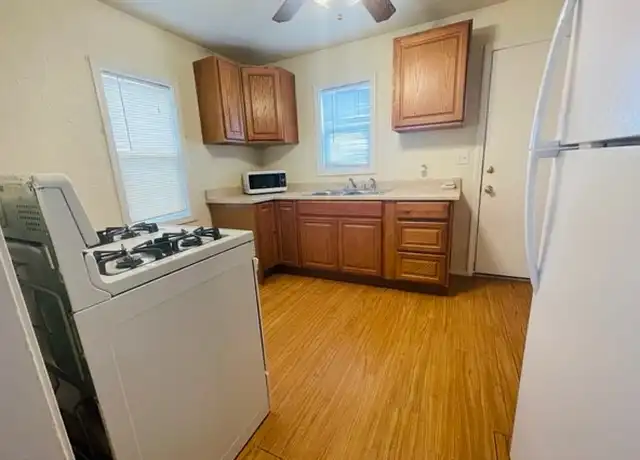 Property at 1002 W Deming St, Roswell, NM, 88203, 2 beds, 1 bath, [object Object]