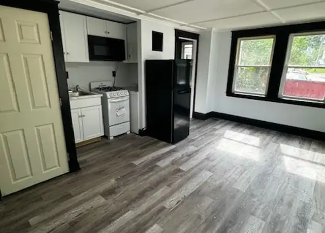 Property at 510 Main St Unit 8, Farmington, NH, 03835, 1 bed, 1 bath, [object Object]