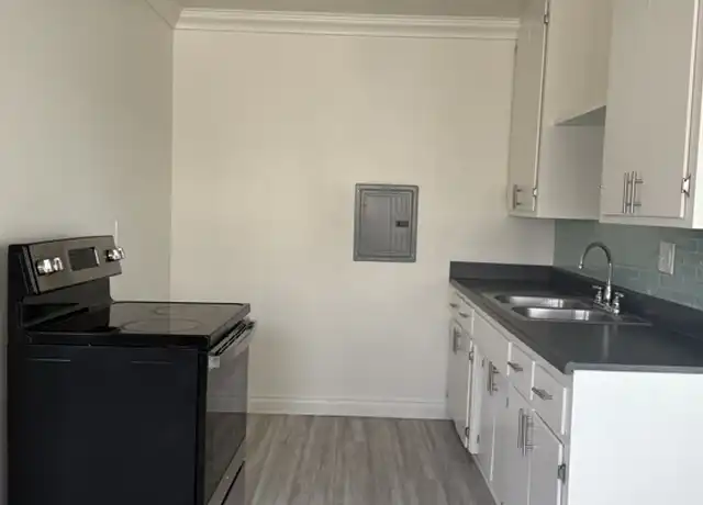 Property at 8801 Owensmouth Ave Unit 4, Canoga Park, CA, 91304, 2 beds, 1 bath, [object Object]