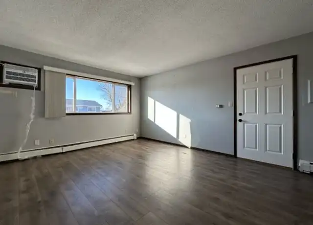 Property at 910 33rd Ave Unit 4, Marion, IA, 52302, 2 beds, 1 bath, [object Object]