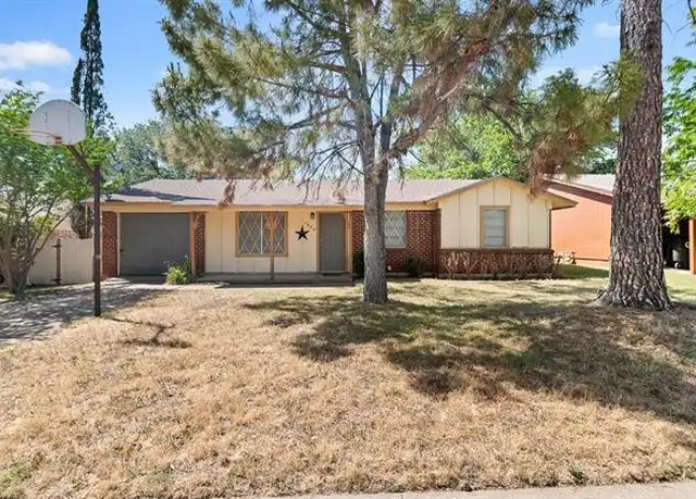 Property at 1424 Phillips St, Cleburne, TX, 76033, 3 beds, 1.5 baths, [object Object]