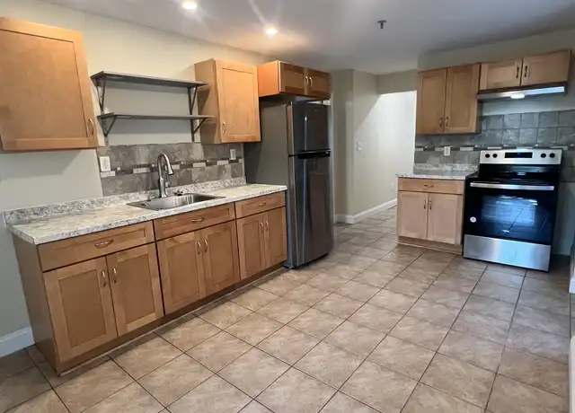 Property at 15 Webster St Unit 3, Haverhill, MA, 01830, 2 beds, 1 bath, [object Object]