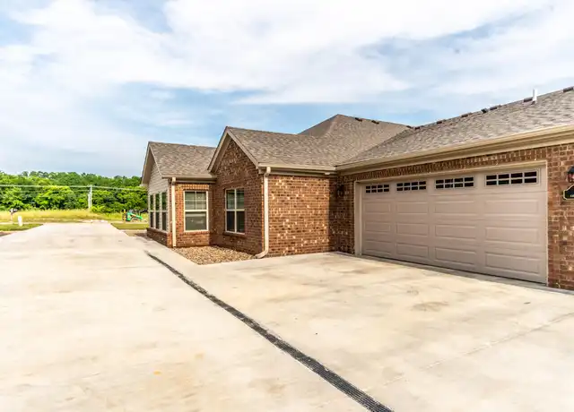 Property at 102 Legacy Dr, Berea, KY, 40403, 2 beds, 2 baths, [object Object]