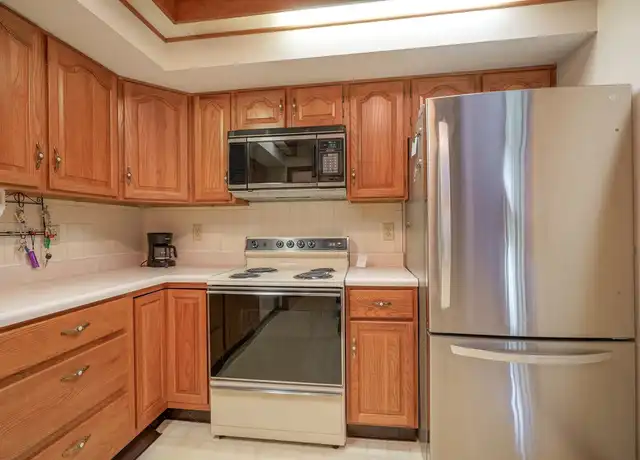 Property at 657 Cielo Vista Dr, Greenwood, IN, 46143, 2 beds, 2 baths, [object Object]